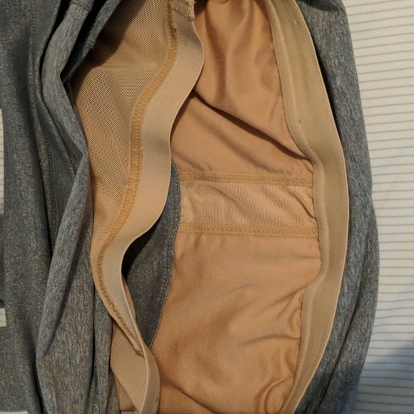 Lululemon tank size 8 - Picture 5 of 6